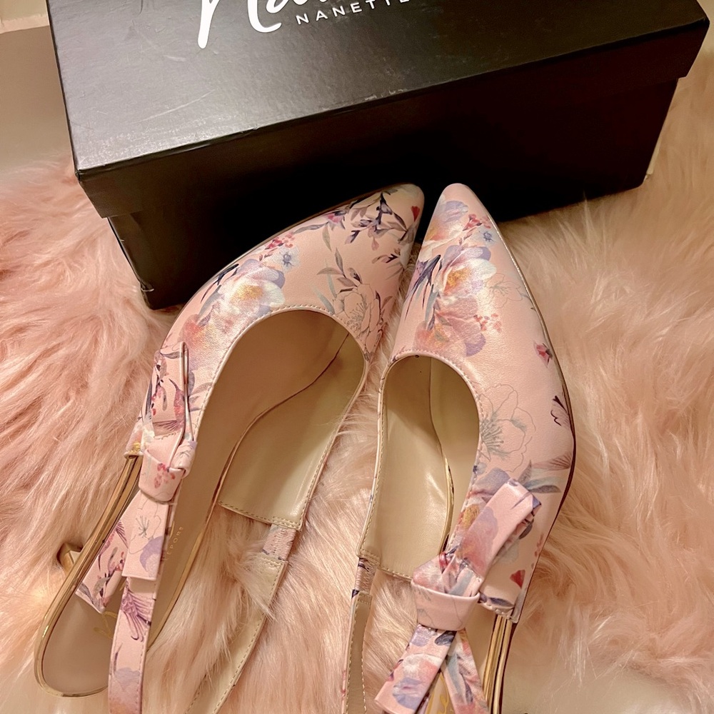 NIB/NWT Women’s Pink floral w/Bows sling back w/gold kitten heel pumps SO PRETTY